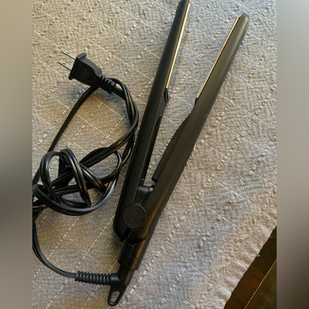 Red titanium Black Hair Straightener/styler